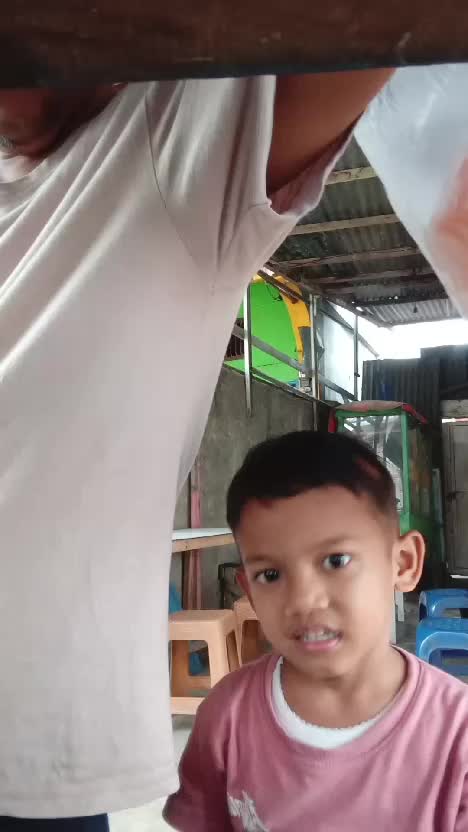 anak soleh lagi bantuin abahnya🙂