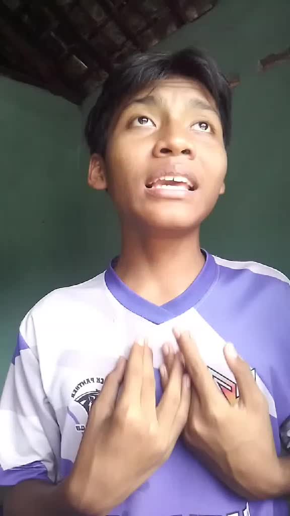 Nama :Alviano muhamad marcel umur 15 lagu kak cepy