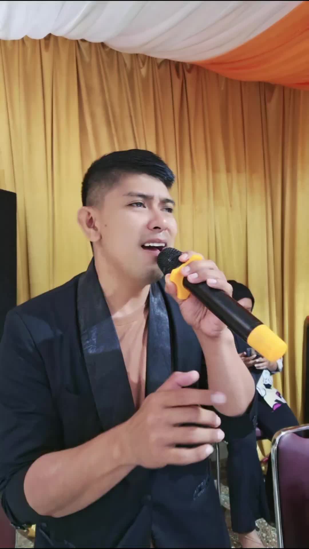 Nyanyi lagi tp kali ini harus tahan nafas hehehe soalx agak ngebeet #Dangdut #kdi2025