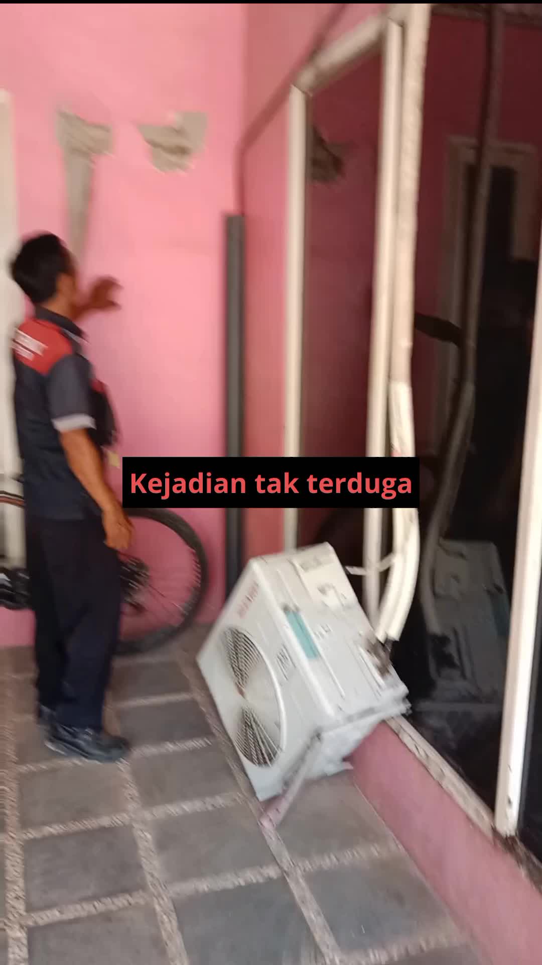 kejadian tak terduga pada AC yang sudah terpasang sekian lama
