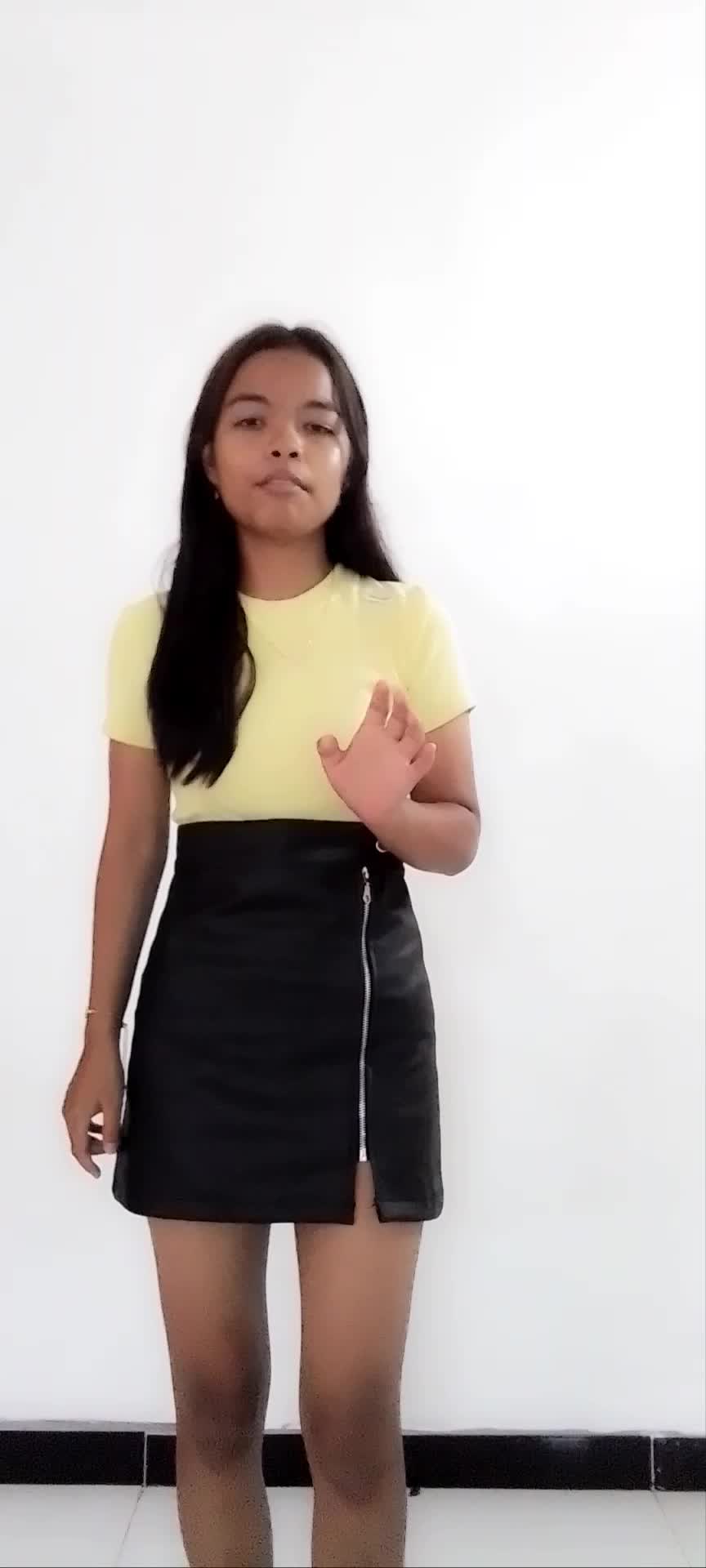 Primadona Pantura Nama : Sharina Aktar Putri  Asal : Kota Kediri Jawa Timur  Umur : 18 Tahun Judul lagu : Camelia Nomor HP: 085804220251