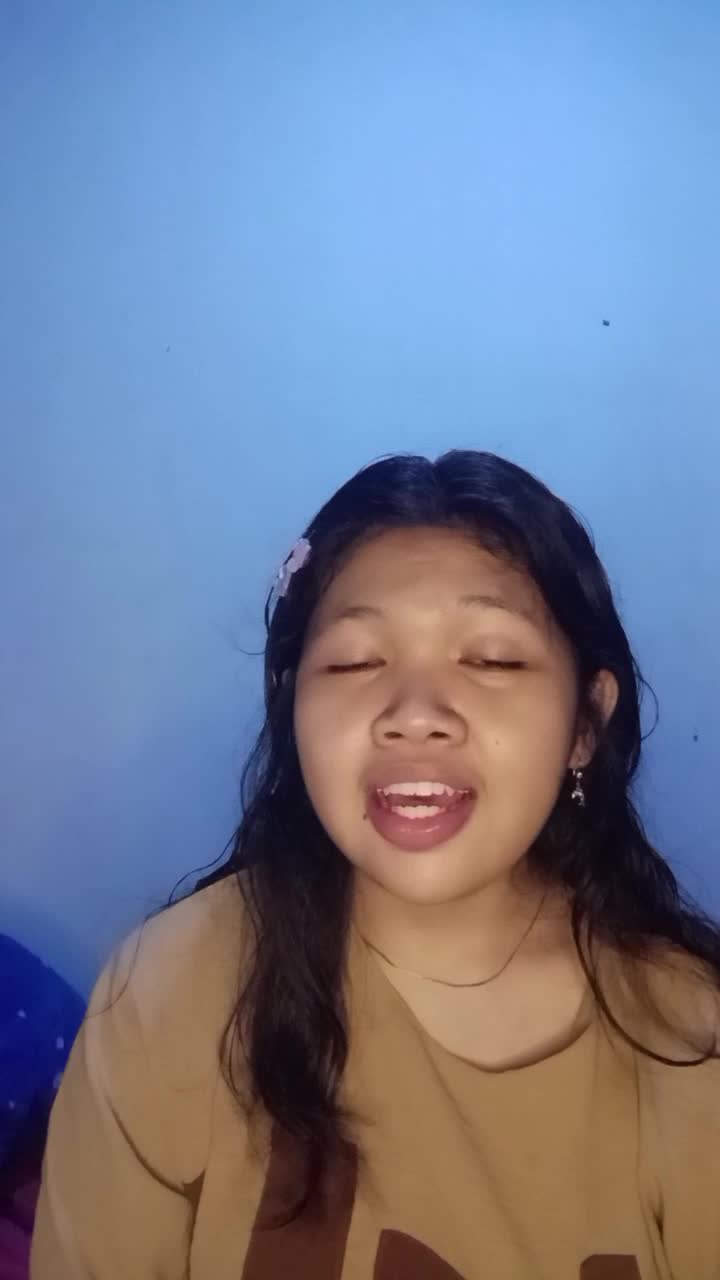  IDOL-XII NAMA:SASKIA GITA CAHYANI USIA:19 TAHUN KOTA DOMISILI:JAKARTA SELATAN , JUDUL LAGU:MELAWAN RESTU