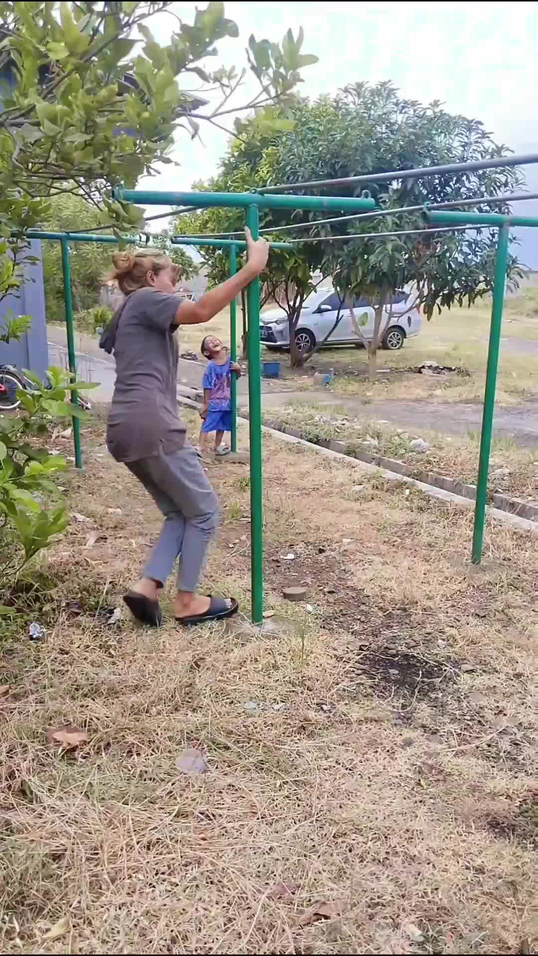 masih penasaran sama poldance. 