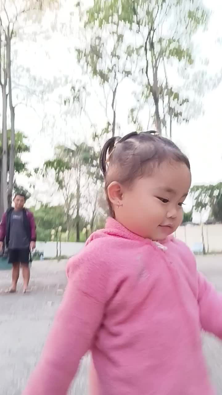 jalan jalan sambinl ngasuh ponakan 
 #lucu  #viral 