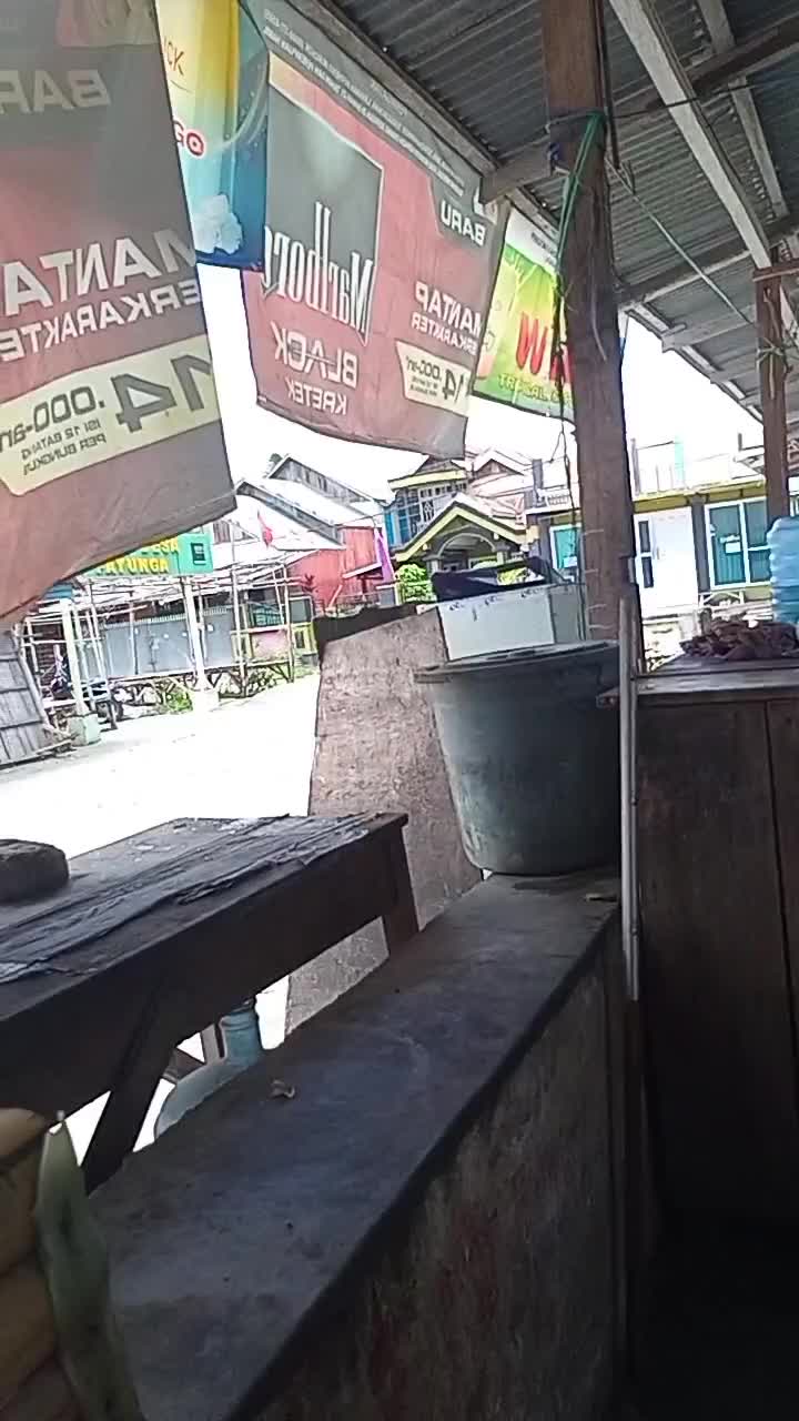 DEPAN KANTOR CAMAT BATUDAA