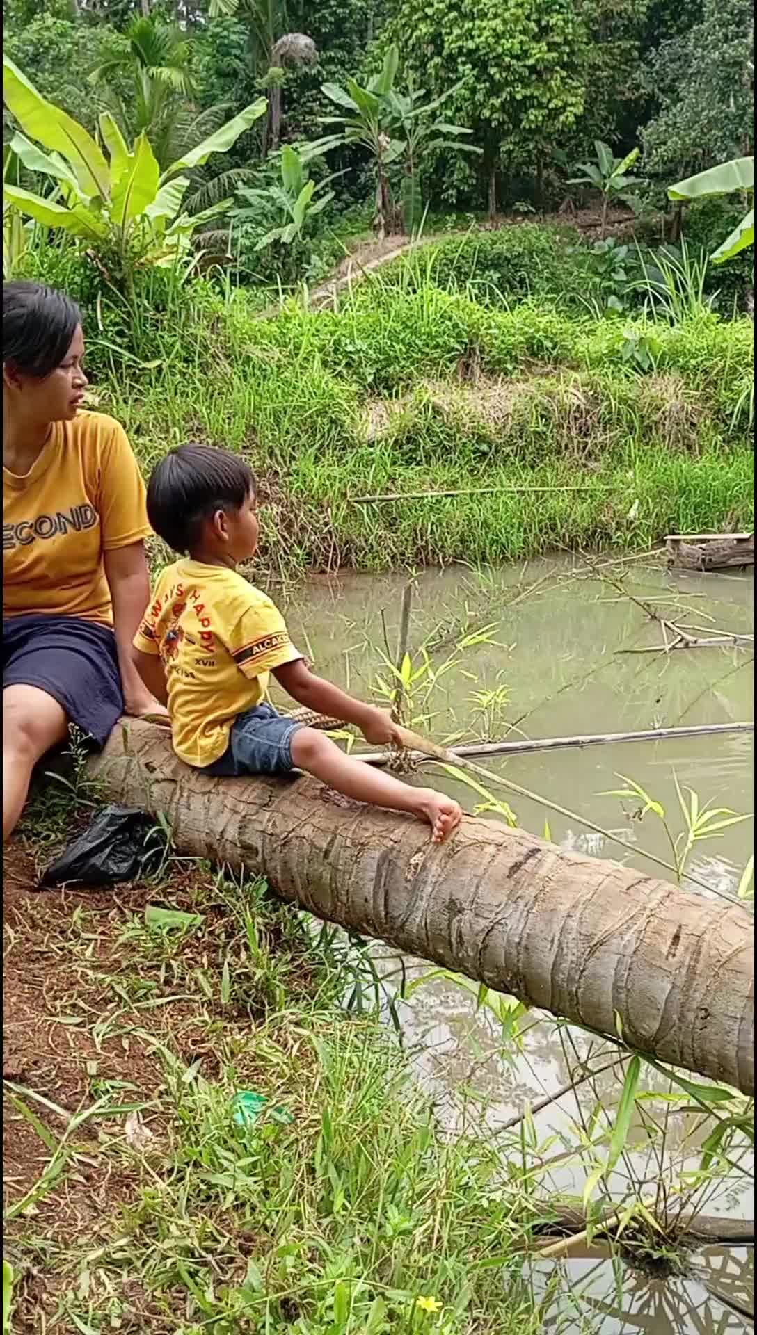 mencoba memancing,walau jonk??. #memancing  #kehidupanseharihari  #kolam
