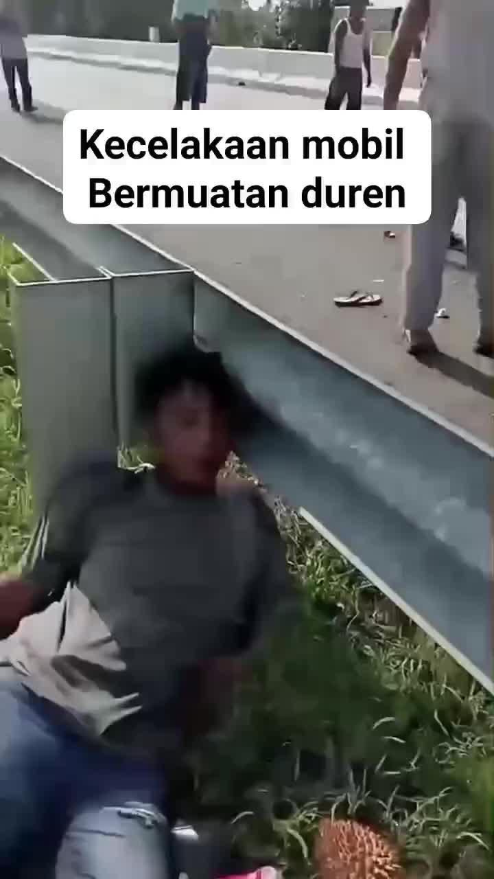 Kecelakaan ditol,, mobil bermuatan durian!!! 
  #RCTIPlus  #HOTrctiplus  #icrcti  #RCTIoke 
 #Berita Terkini  #Berita RCTI  #Berita terbaru 