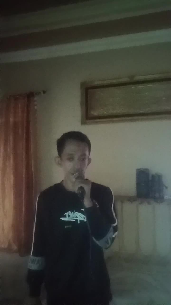 KDI 2025. nama:topik Hidayat. asal daerah: Pontianak Kalimantan Barat. umur:27 tahun. judul lagu:jangan kau pergi. #onlineAuditionKDI2025