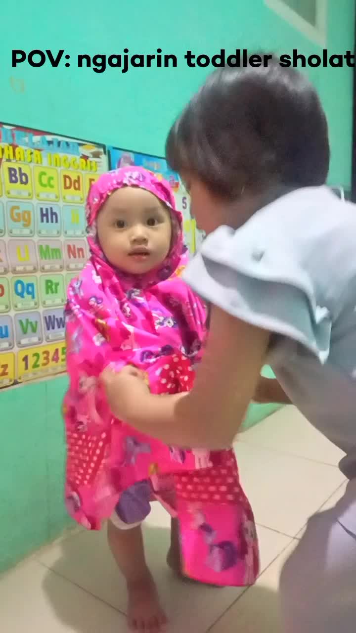 toddler belajar sholat  #Ibadah  #toddler  #toddlermom  #bayilucu  #videolucu  #senang sekali liat ekspresi kakak-kakaknya  #semangat #shola