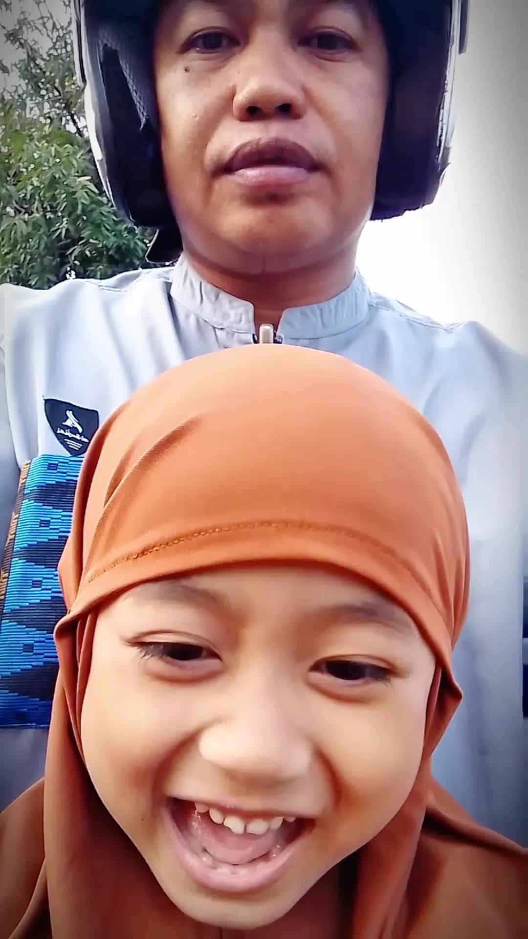 shadiqah berangkat kesekolah 

 #anakpaud
#videolucu 