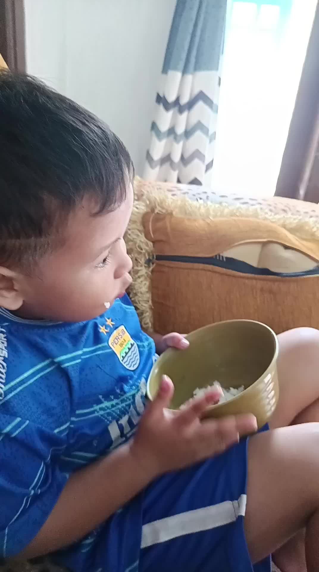 makan nasi putih aja pakai garam