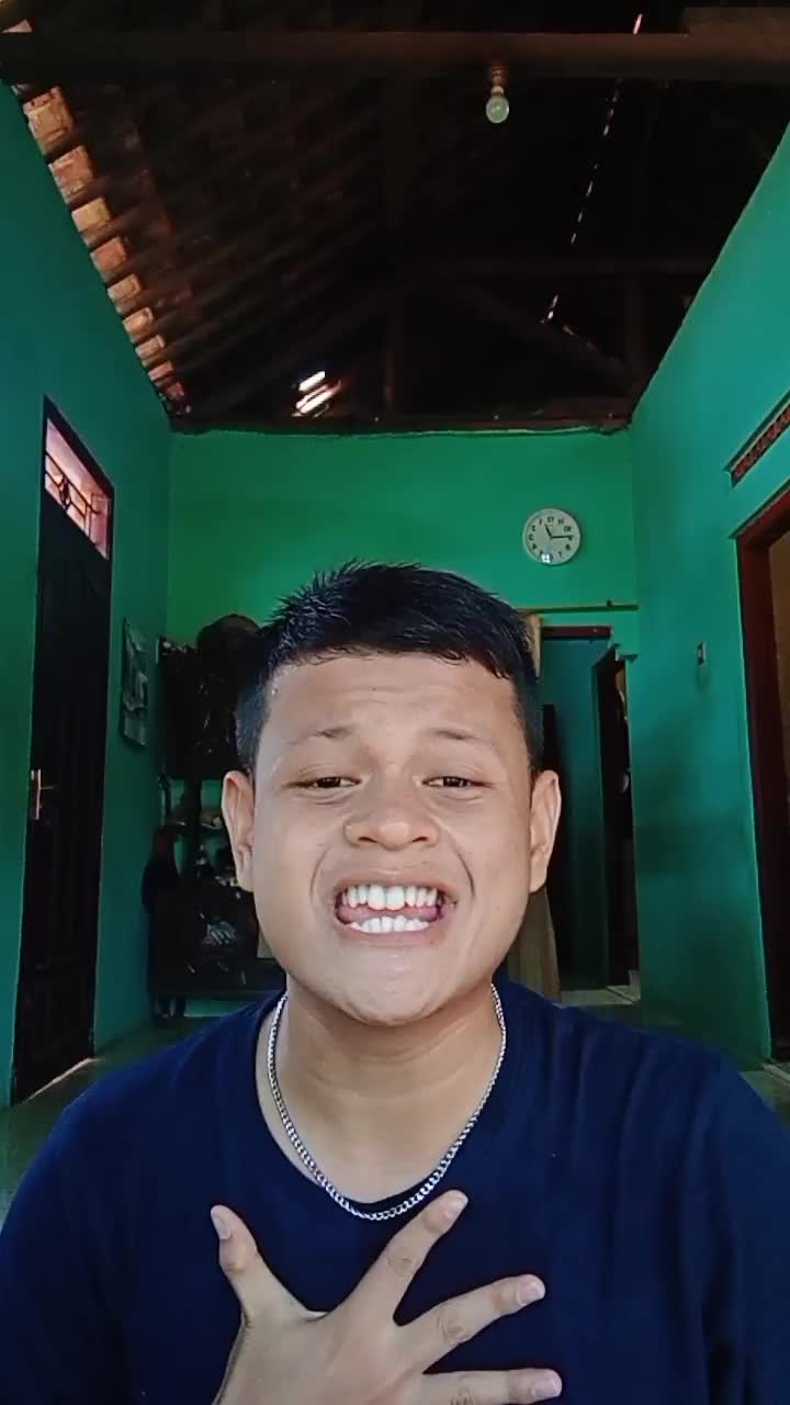 Nama : FIRDA NAZA ( NAZA )
Pekerjaan : Pelajar
Umur : 19 Tahun
Asal : PEKALONGAN 

 #AudisiKDI  #KDIChallenge 