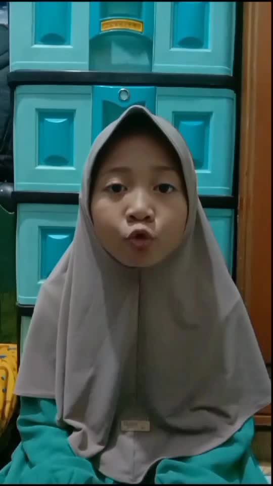 Assalamualaikum, perkenalkan nama saya Rizkia saputi maulida, usia 8th, asal Bogor, hafalan 5 juz 
 #hafizindonesia2026  #Hafiz Indonesia RC
