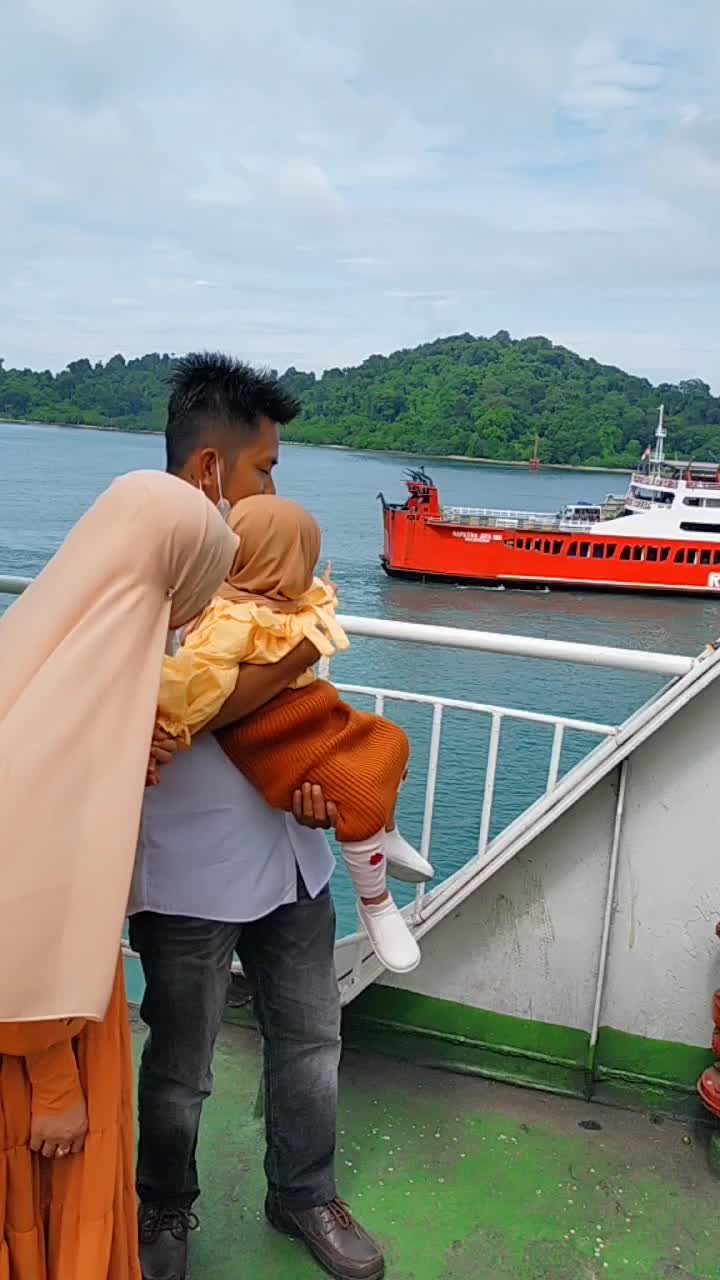 momen di atas kapal
 #virall  #fypシ゚viral  #trending  #liburankeluarga 