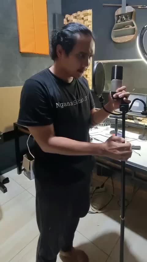 IDOL_XIII Christian Sinaga Usia 27 Tahun  Kota Medan JUDUL LAGU HERE I GO AGAIN