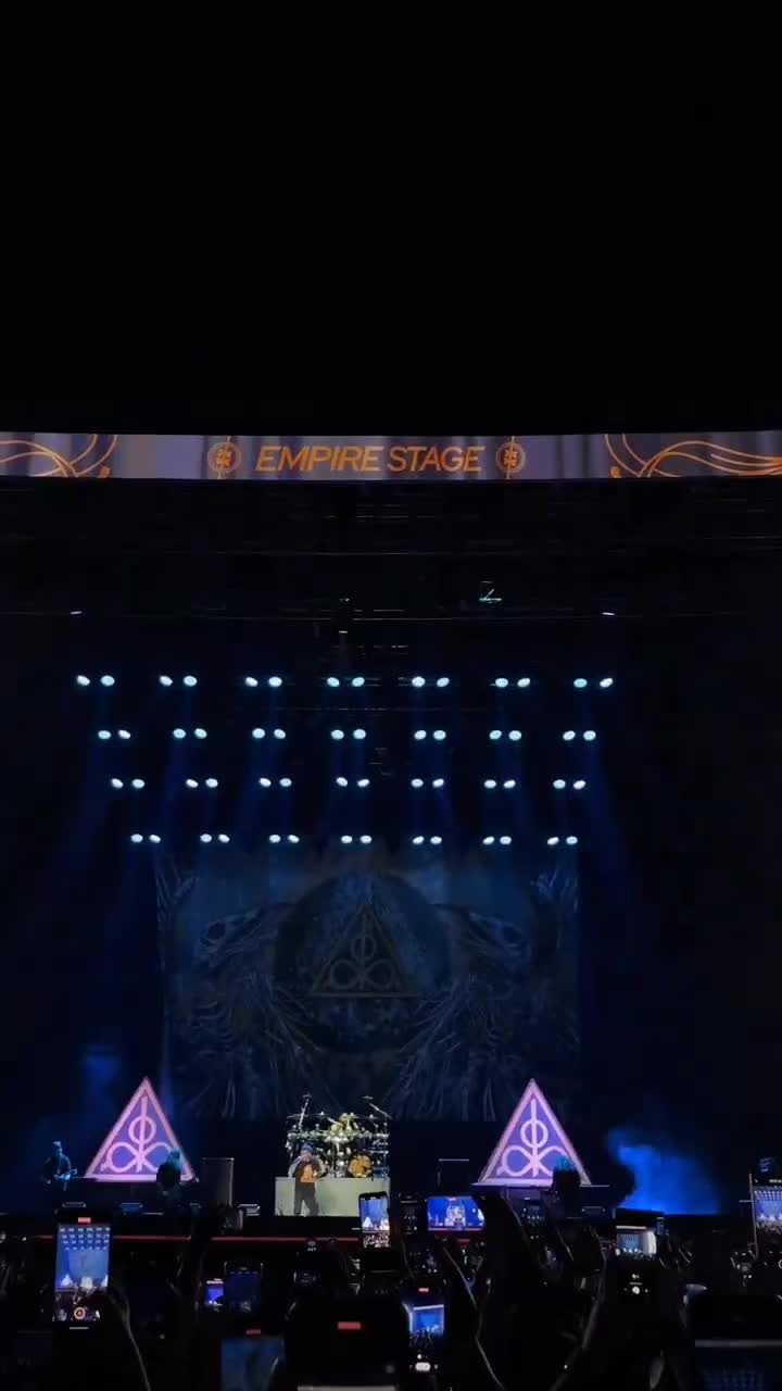 Penampilan dari Lamb Of God di  @hammersonicfest pada malam tadi. Kalian tim Headbang atau Moshing nih yang nonton langsung disana?