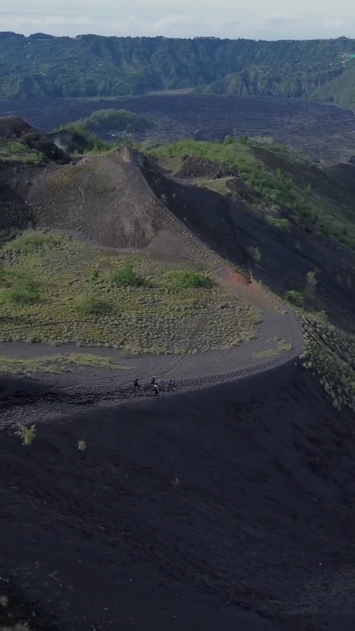 Menuruni Gunung Batur  #Gunung  #Bali 