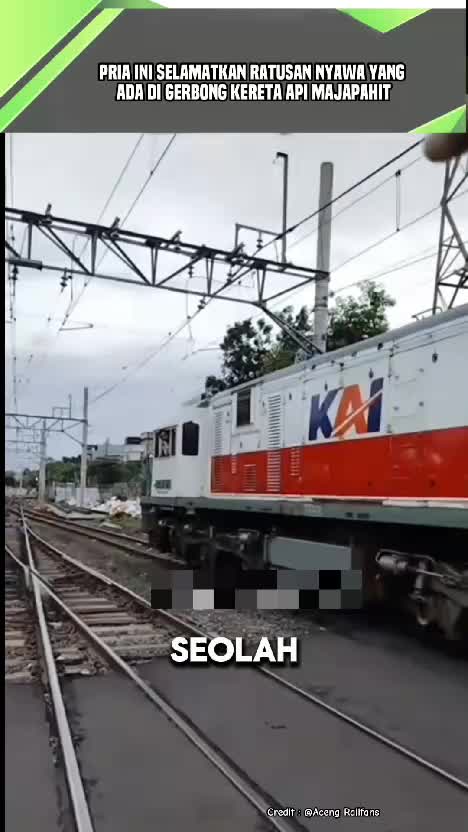 Pria Ini Selamatkan Ratusan Nyawa yang ada di gerbong Kereta Api Majapahit, Layak disebut real superhero. #superhero  #keretaapi  #videoeduk