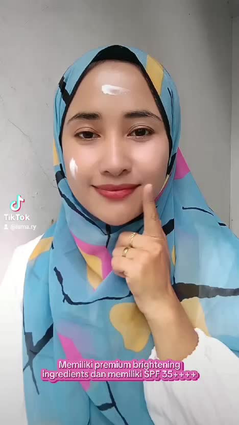 #wardahmouisturozer
