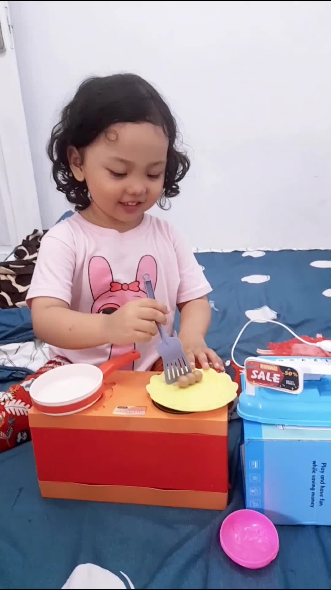 tukang jualan nya malah ketawa2 sendiri 😄😅
 #RCTIPlus 