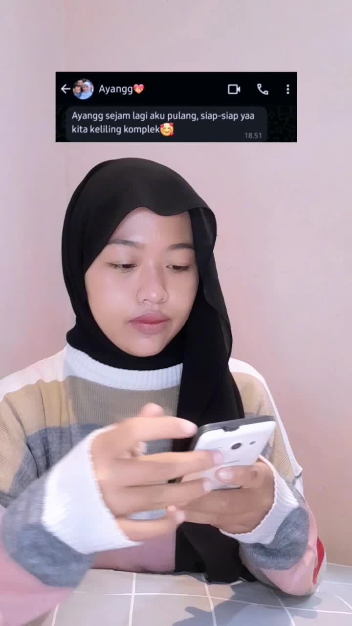 Cuma keliling komplek senengnya masyaallah sekali🤣
 #kelilingkomplek  #keluargakecil  #seneng 