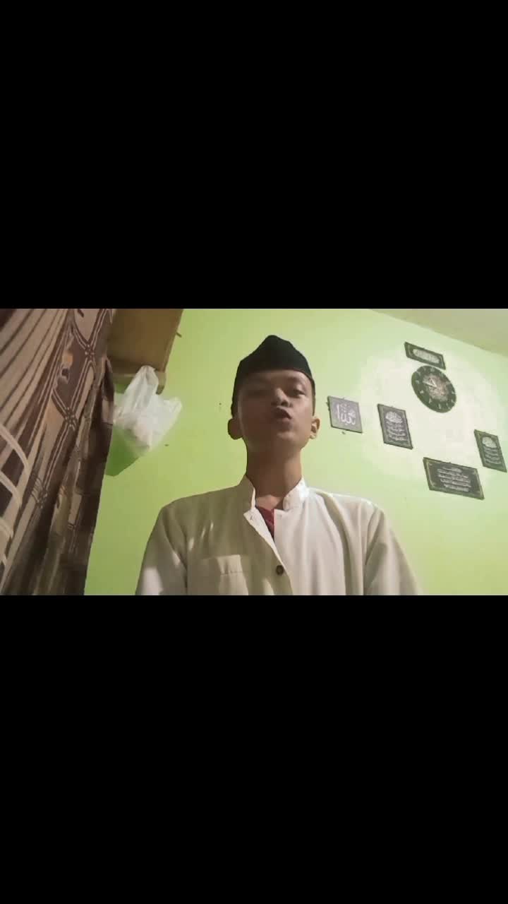 assalamualaikum warahmatullahi wabarakatuh, perkenalkan nama saya Rafi Ahmad Musyafa atau sering disebut Rafi Ahmad tapi bukan dari Andara y