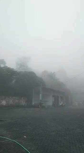 suasana mendung berkabut di batu malang
 #wisata  #batumalang 