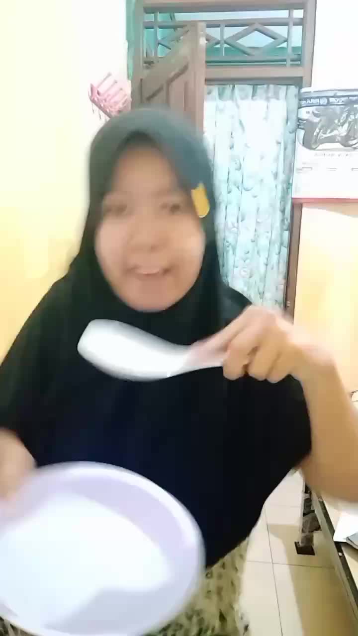 ketika cewek baru dapet duit vs cewek lagi pms 