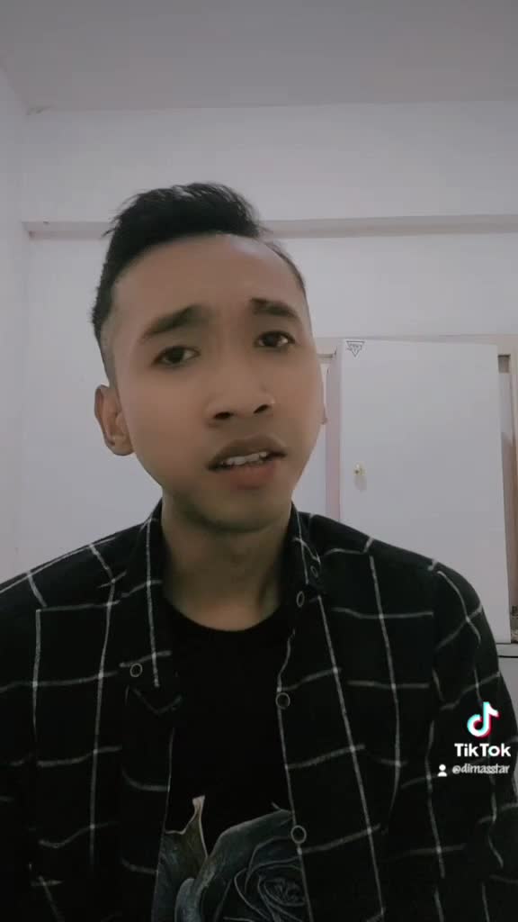 lagu : gadis malaysia
nama : dimas pamungkas
umur : 25
asal : tegal 
domisili : jakarta
motivasi : mencapai cita-cita dan tidak akan menyera