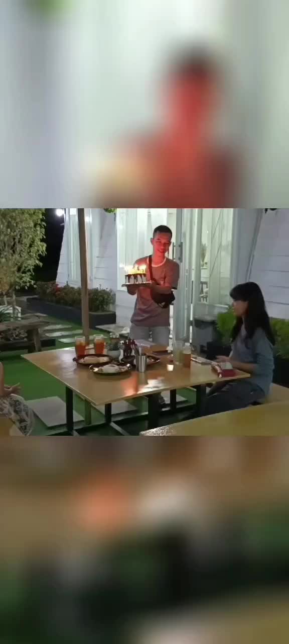 Lahir ditanggal & bulan yang sama..
Masha Allah, sehat selalu nak 
Allah selalu jaga kalian 🤲🥰