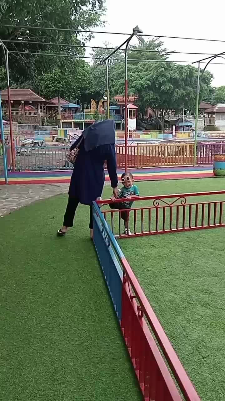 kita healing dulu ya gaes,
taman Harbal Insani emang bagus banget,harga tiket masuk murah dan tempatnya luas banget

 #fyp  #tamanherbalinsa