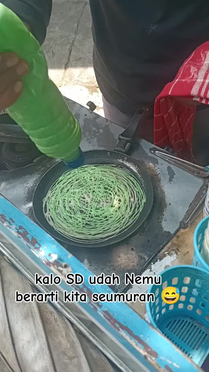 d tmpat kalian ada jajanan ini gak gaes??

#RCTIPlus #HOTrctiplus #fypシ゚viral #trending #mahmud #mamahmudaberanaktiga 