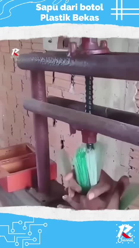 Proses membuat Sapu lantai dari botol
plastik bekas 
#shorts 
#viral_video
#short 
#Viral 
#virall 
#RCTIPlus
#RCTIoke
#fyp
#HOTrctiplus
#fy