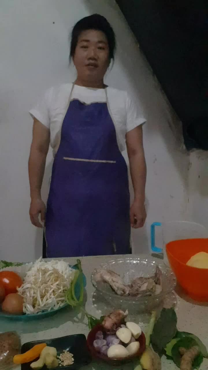 Menu nya Soto Bening kuah kuning ayam dan perkedel ayam👍