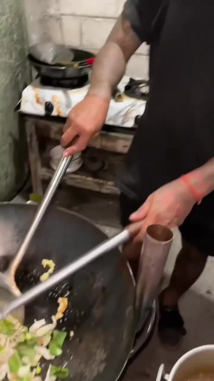 "Nasi Goreng Kroyosidoharjo, Rasa Legendaris yang Wajib Dicoba!" #HOTrctiplus 