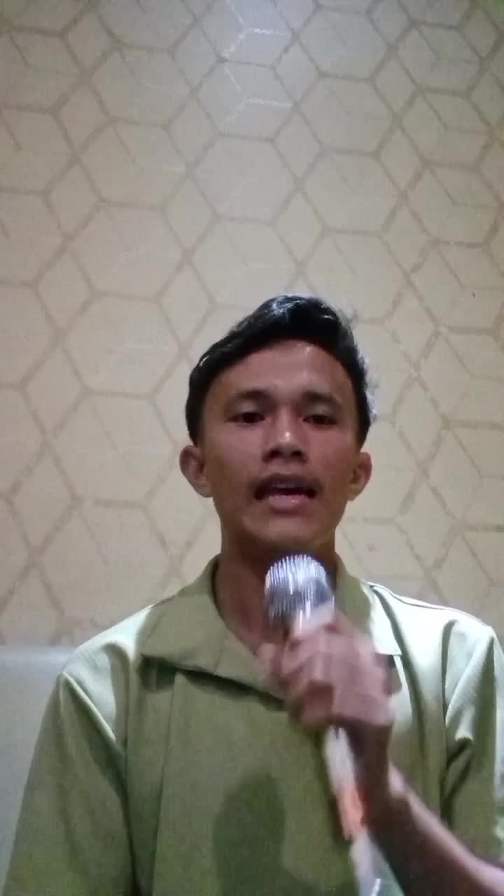 NAMA: BUDI SETIAWAN FAU, ASAL :RIAU, UMUR:21 TAHUN,, JUDUL LAGU:LAILA CANGGUNG