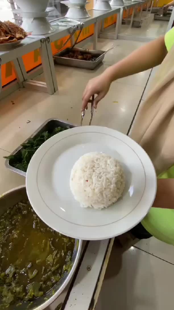 Makan nasi padang biar pikiran ikut padang hehe.
#pengikut
#sorotanpublik 
#kuliner 