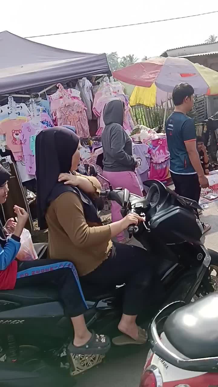 suasana pasar dadakan di hari minggu