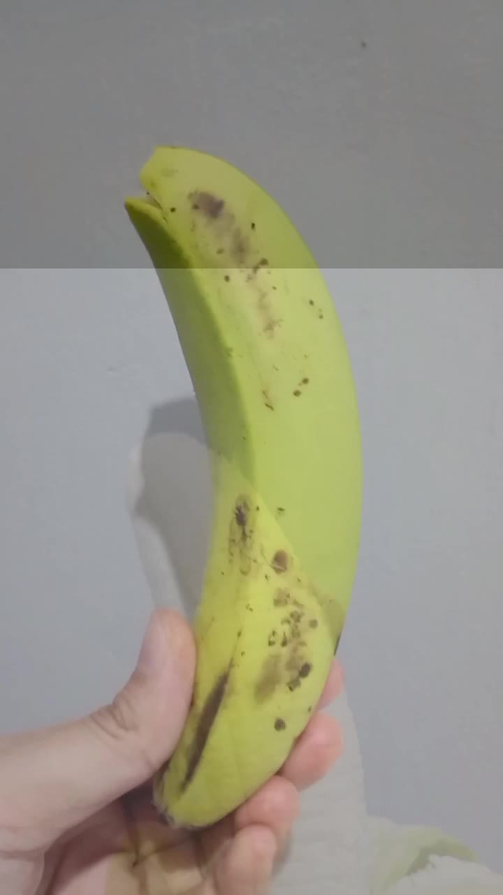 Siapa yang suka buah pisang?
