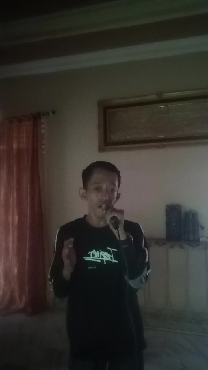 KDI 2025. nama:topik Hidayat. asal daerah: Pontianak Kalimantan Barat. umur:27 tahun. judul lagu:tersisih. #onlineAuditionKDI2025