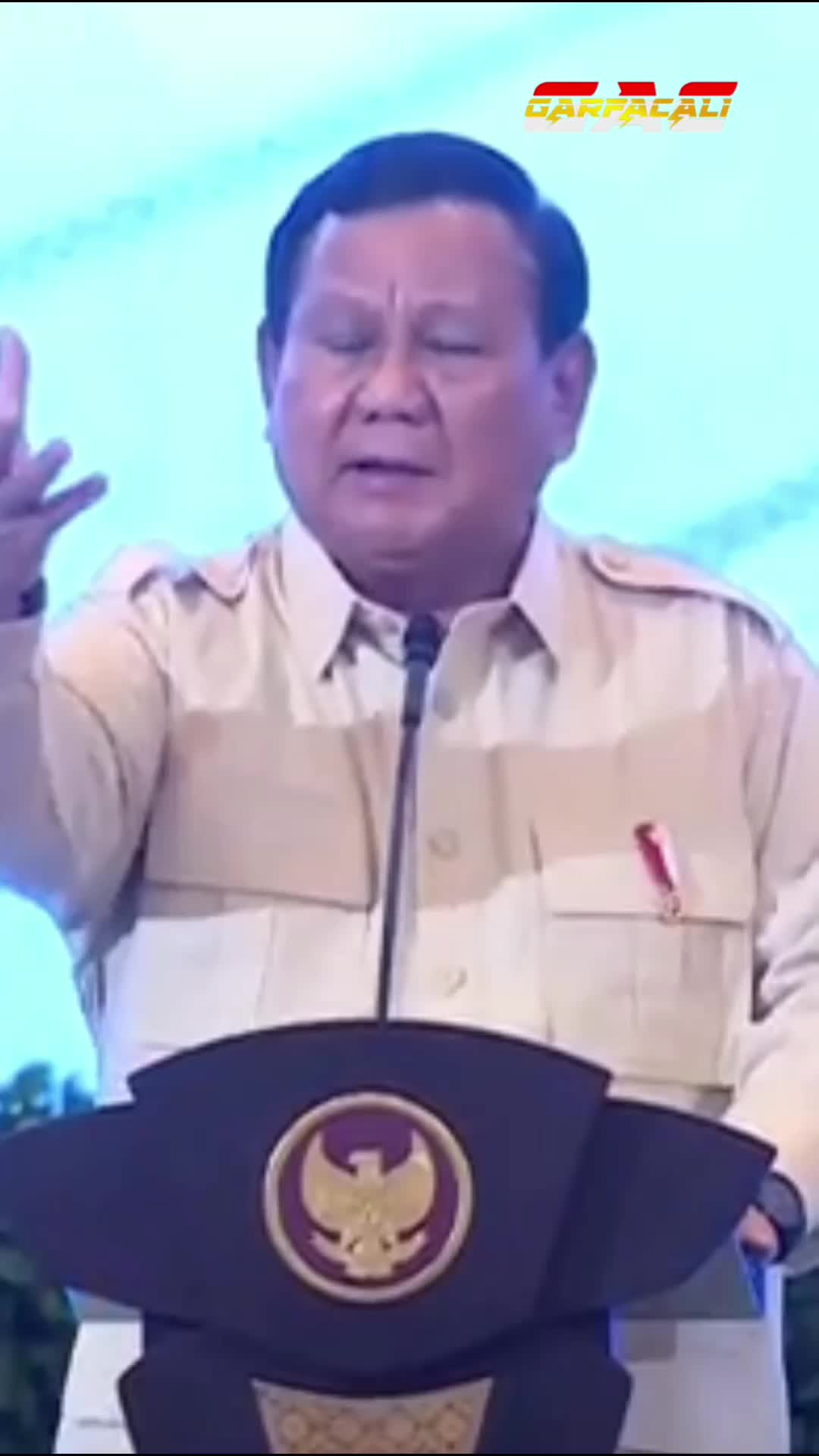 Prabowo menyatakan bahwa rakyat yang memberi gaji, makan, dan kuasa kepada tentara dan polisi,