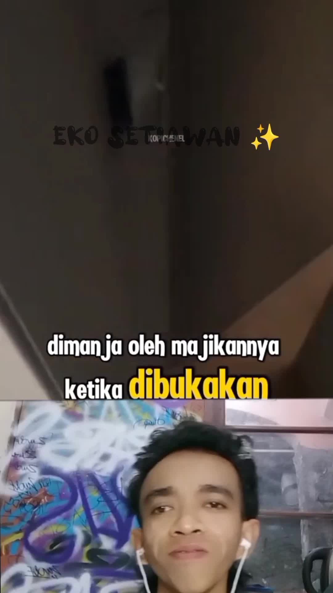 anak kucing ini tersesat dan tak tau arah pulang ?