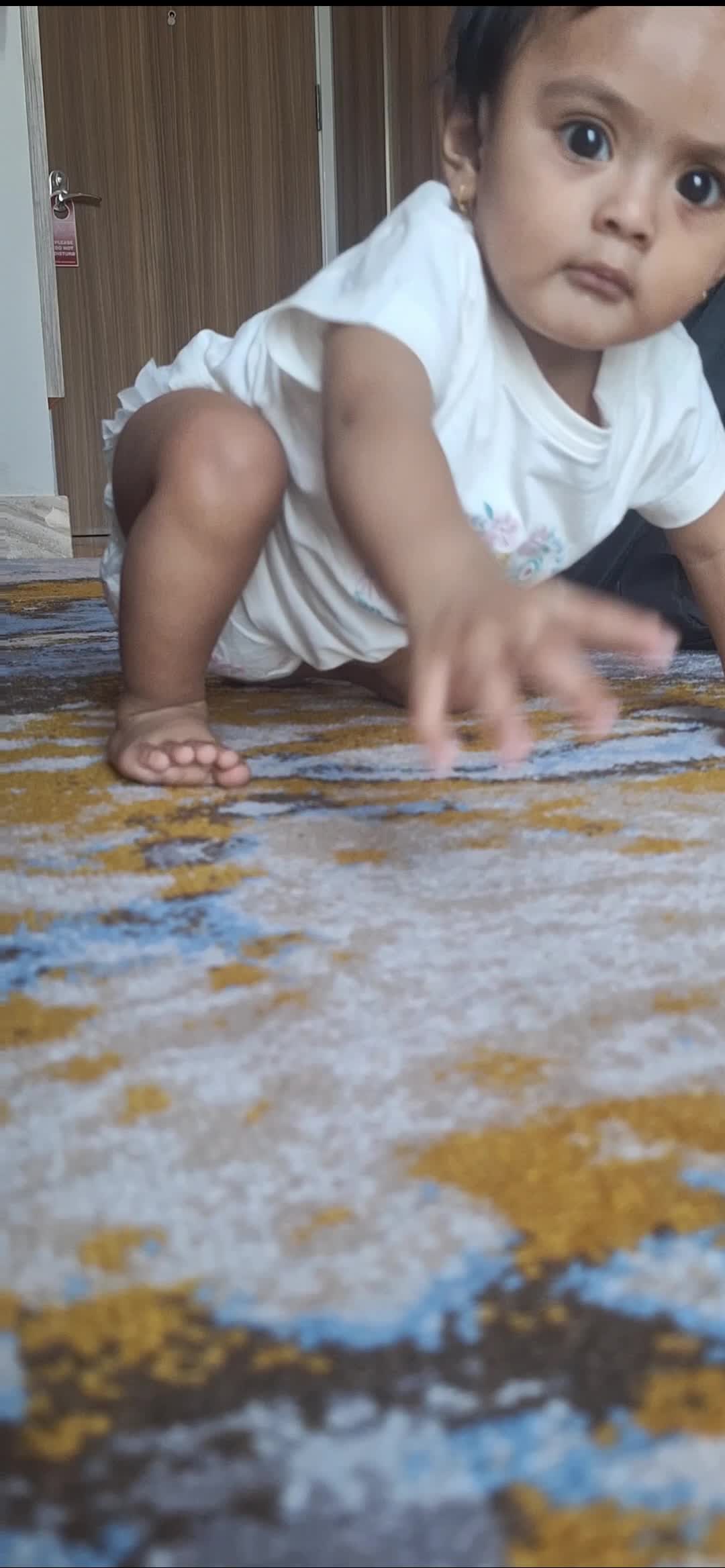 Gemes banget sama anak ketika lagi ngerangkak 🤭😂😂


#video #reel #fyp #baby 
