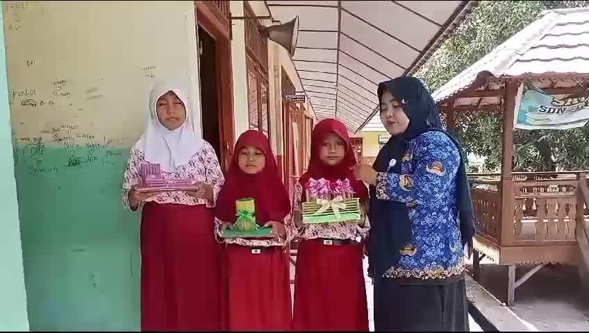 Membuat tempat pensil dari bahan bekas