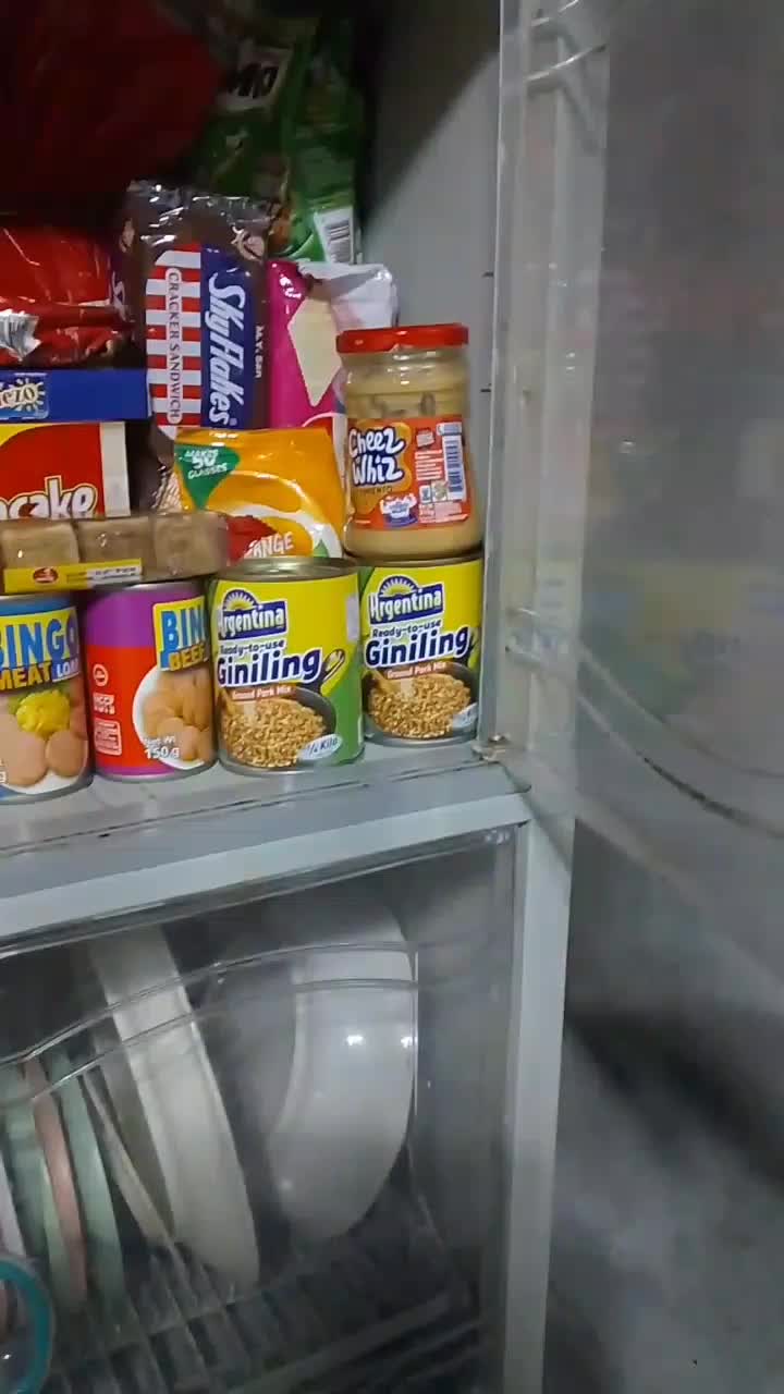 Toko kelontong ibuku. 