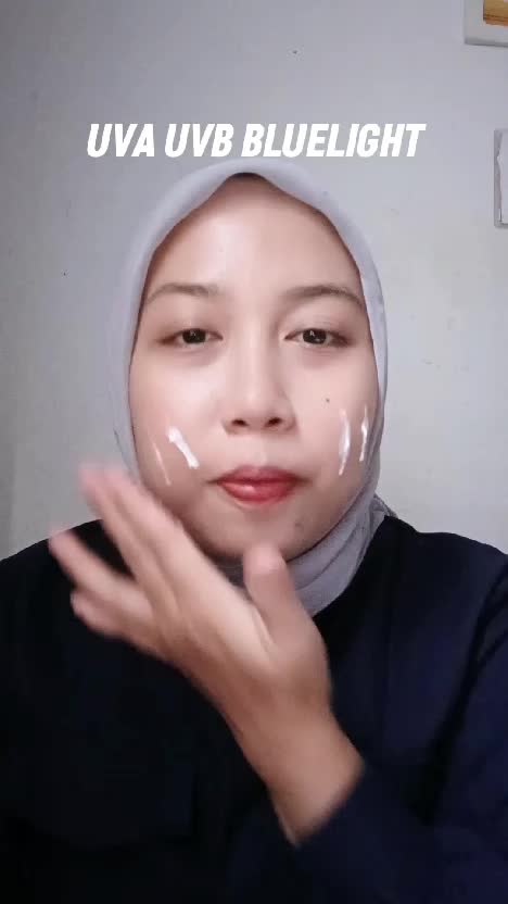 Sunscreen ter ringan yang pernah aku pake , bisa dipake anakmu juga lohh karena dia physical sunscreen jadi aman 
 #wardah #wardahsunscreen 