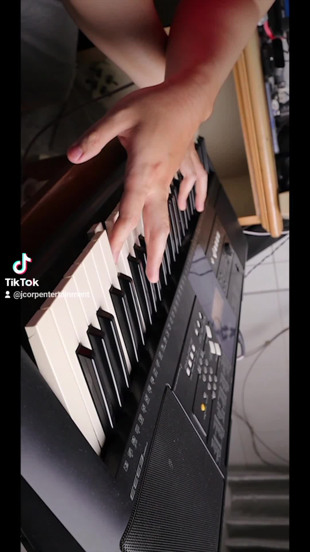 Improving My Piano Cross Hands Skill On "Perfect" By Ed Sheeran