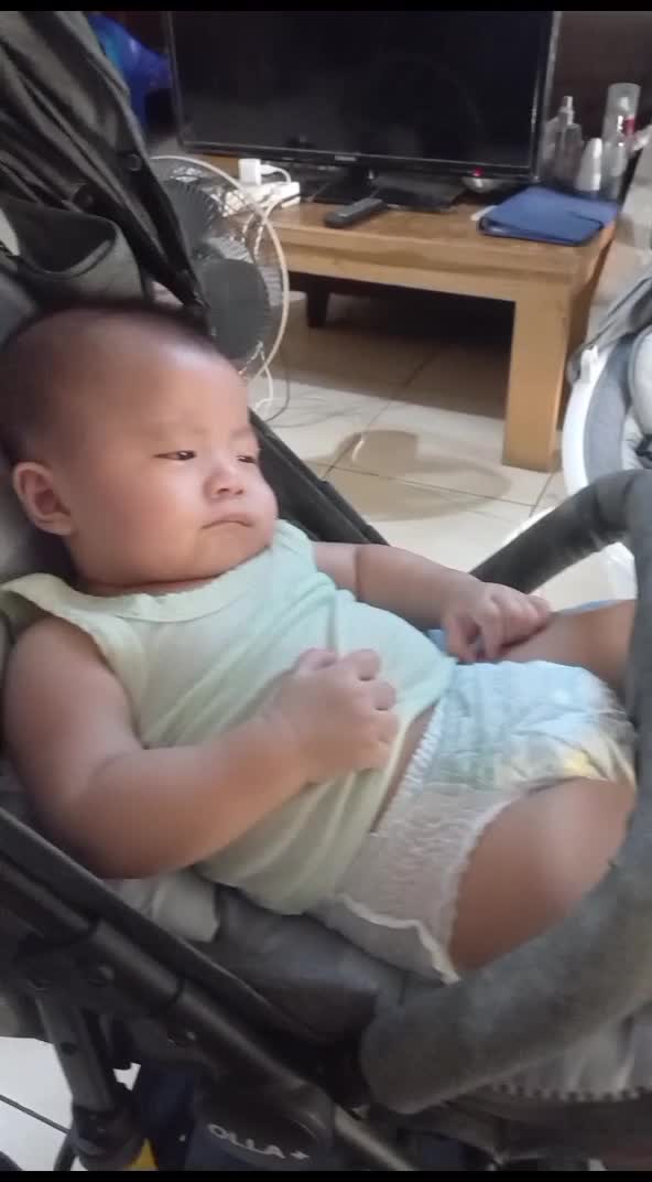 kok bebe ngantuk ya🤭#bayibobo#masih ngantuk mau bobo aja 