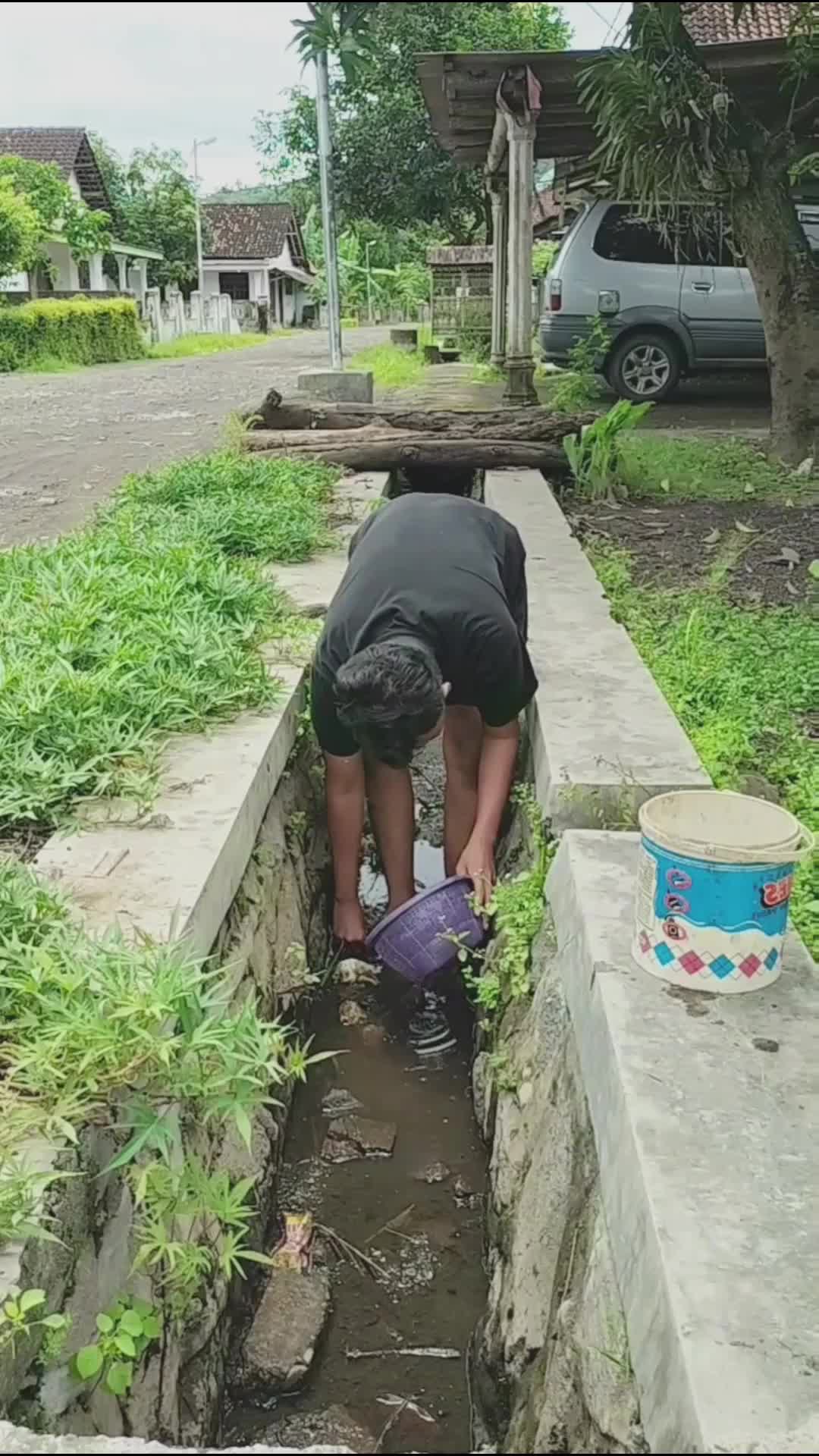 Seru banget cari ikan di selokan kering #lutfiafifi #cariikan #cariikandiselokan 