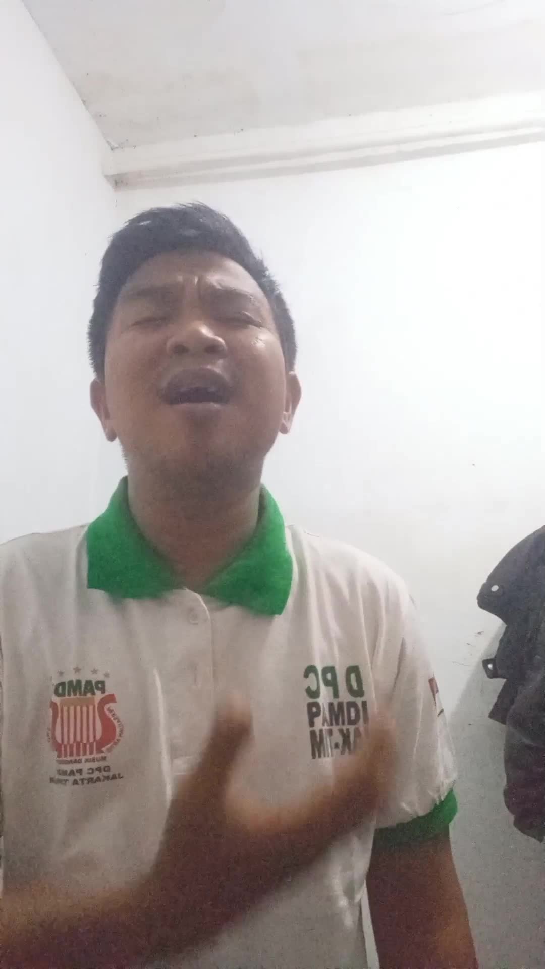 Hallo Salam kenal Saya Fredi Pradana kusuma, ijin saya Membawakan Lagu ciptaan H.Rhoma Irama yg berjudul kehilangan. Terimkaskih #RCTIPlus 
